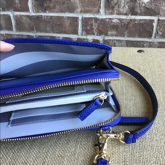 Kate Landry Phone Wallet Crossbody/Wristlet - Picture 5 of 8